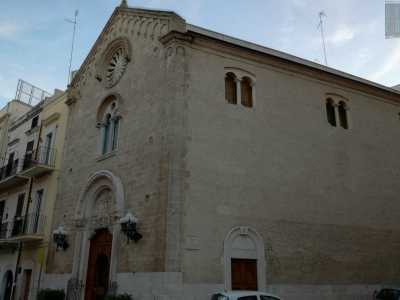 Sempre a Bari Vecchia  si trova poi un�altra chiesa che conserva al suo interno una �reliquia� del santo. Si tratta di Santa Maria degli Angeli, situata in via Boemondo